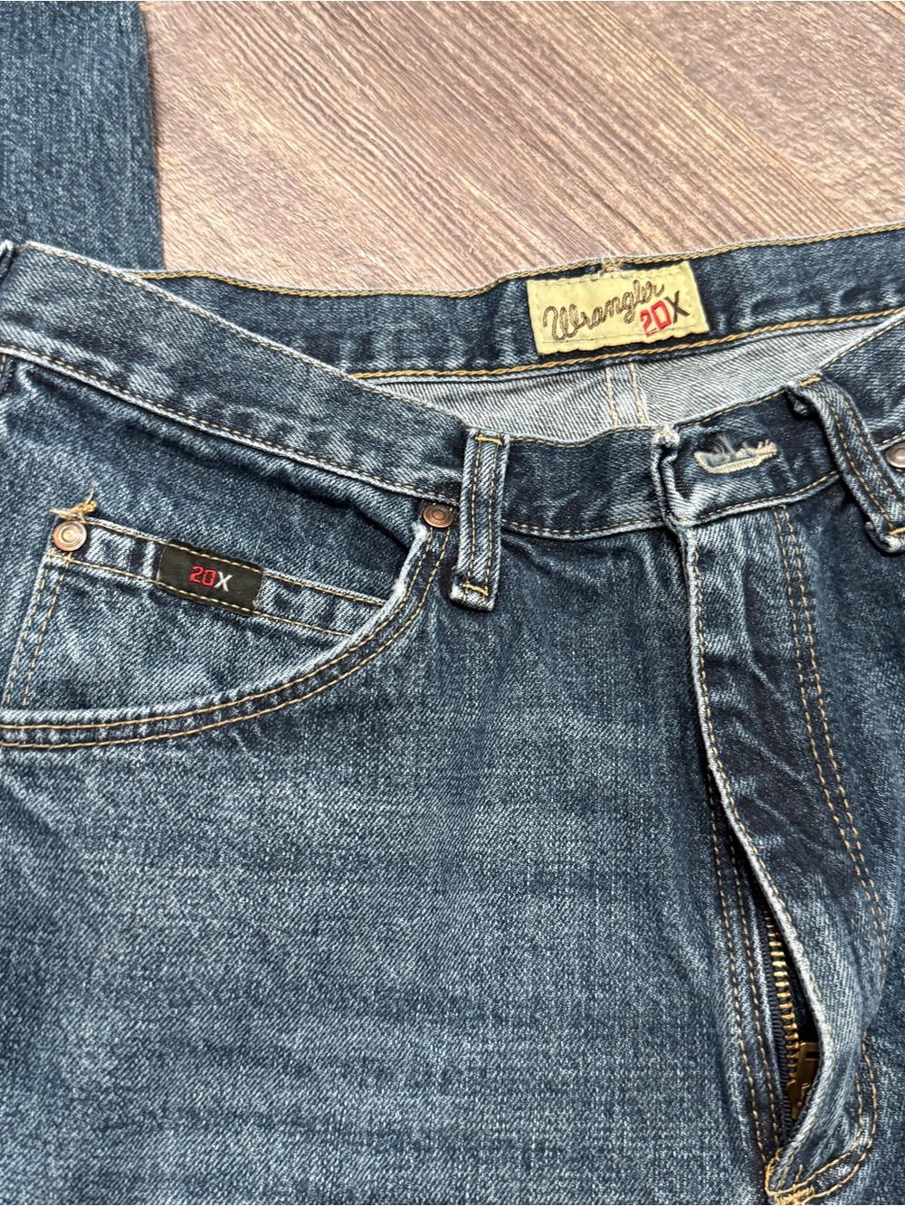 Men’s Wrangler Jeans - Picture 2 of 4